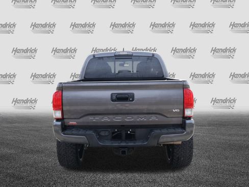 Used 2017 Toyota Tacoma TRD Sport image 8