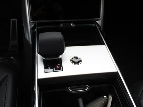 New 2025 Land Rover Range Rover SE image 13