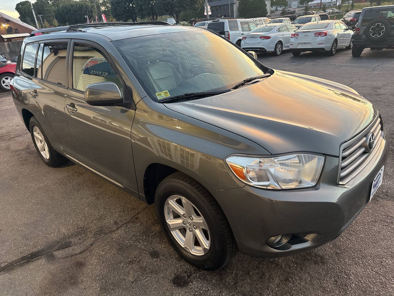 Used 2010 Toyota Highlander SE AWD/4WD image 3