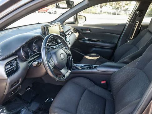 Used 2019 Toyota C-HR XLE FWD image 17