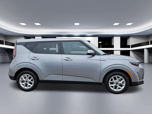 Certified 2025 Kia Soul LX FWD image 7