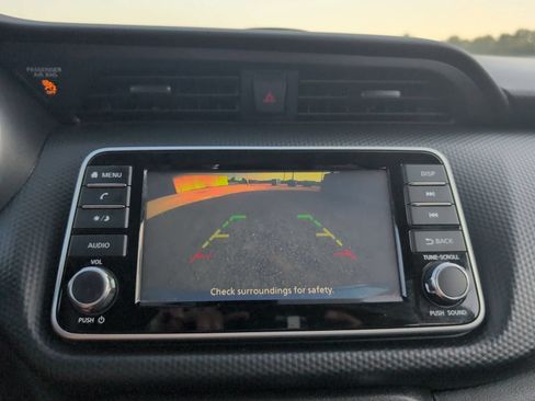 Used 2021 Nissan Kicks S FWD image 19