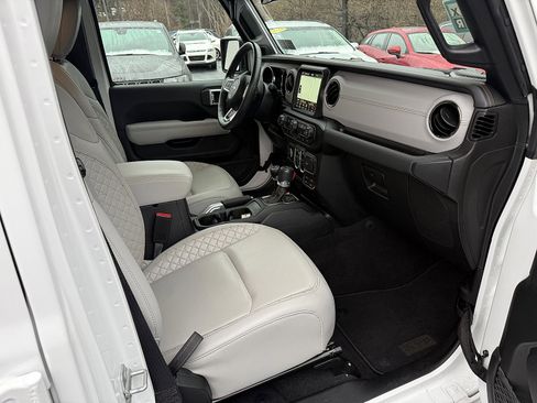 Certified 2022 Jeep Wrangler Unlimited Sahara image 16