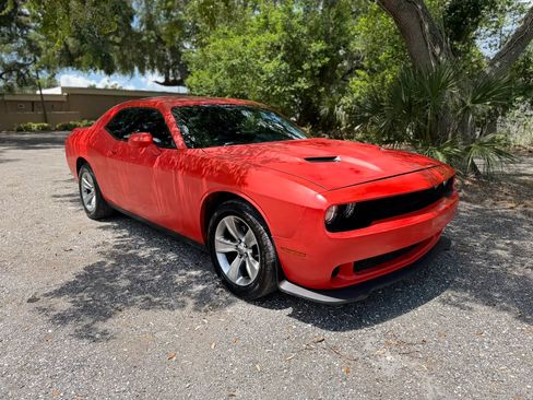 Used 2018 Dodge Challenger SXT RWD image 3