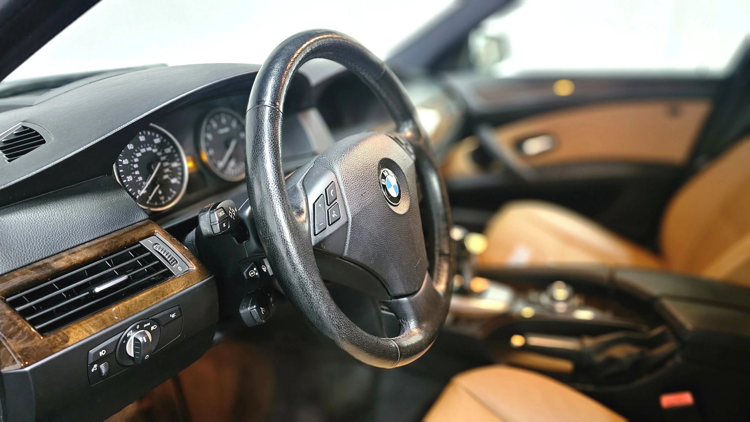 Used 2010 BMW 535i xDrive Wagon AWD/4WD image 10
