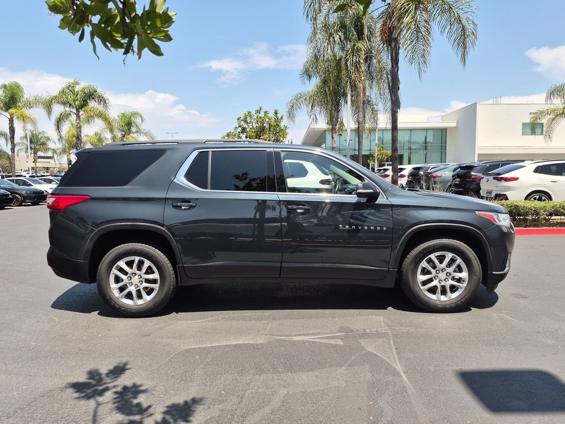 Used 2021 Chevrolet Traverse LT AWD/4WD image 11
