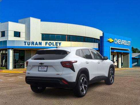 Used 2024 Chevrolet Trax RS w/ Sunroof Package image 6