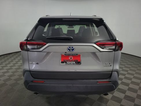 Used 2022 Toyota RAV4 XLE Premium AWD/4WD image 6