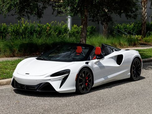 Used 2025 McLaren Artura Spider RWD image 23