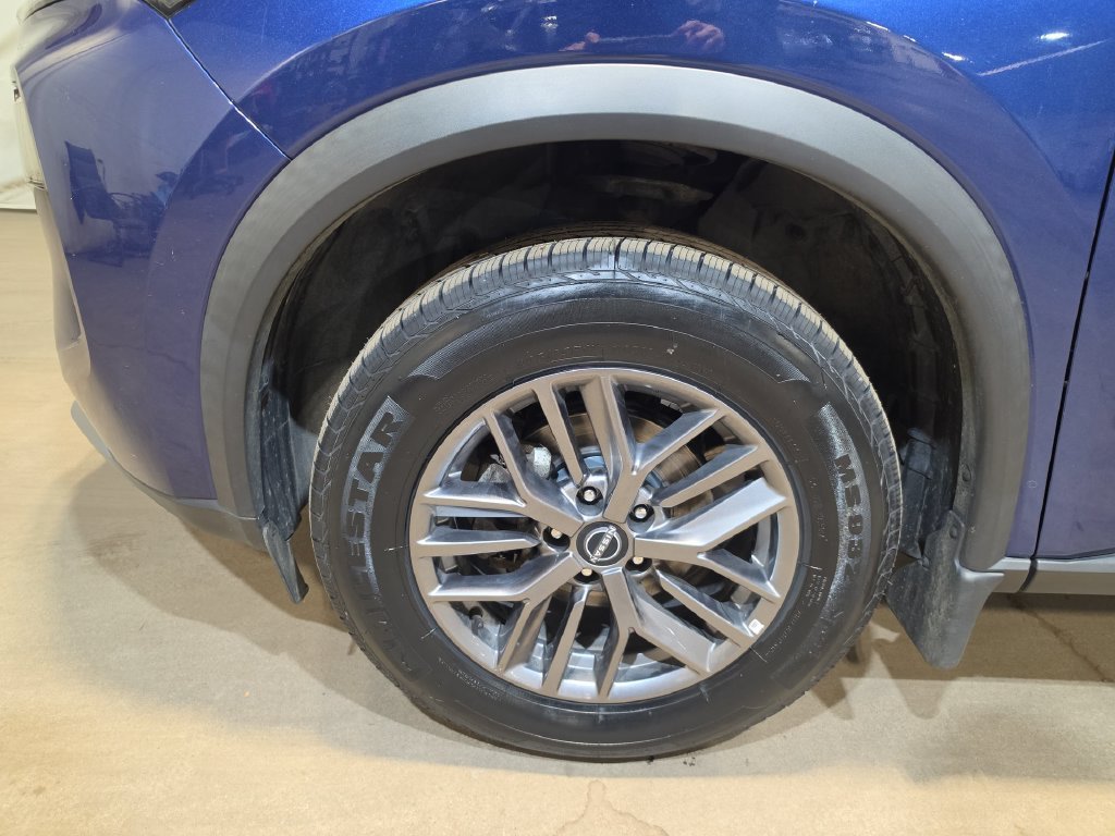 Used 2023 Nissan Rogue S AWD/4WD image 18