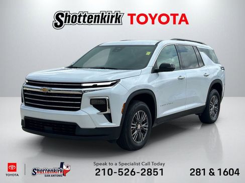 Used 2026 Chevrolet Traverse LT w/ LPO, Floor Liner Package FWD image 1