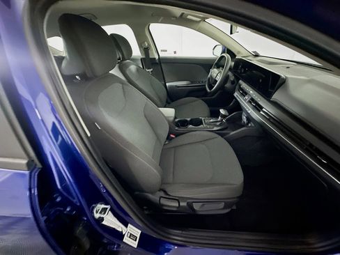 Used 2025 Kia K4 LXS image 29