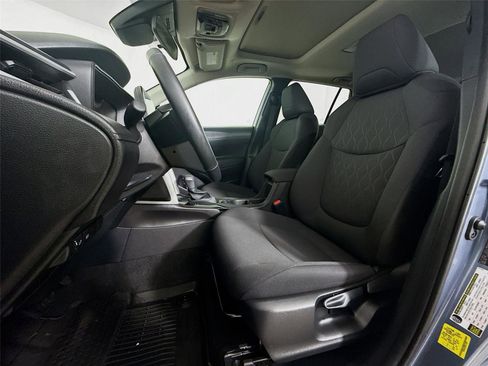 Used 2025 Toyota Corolla Cross LE w/ Moonroof Package image 20