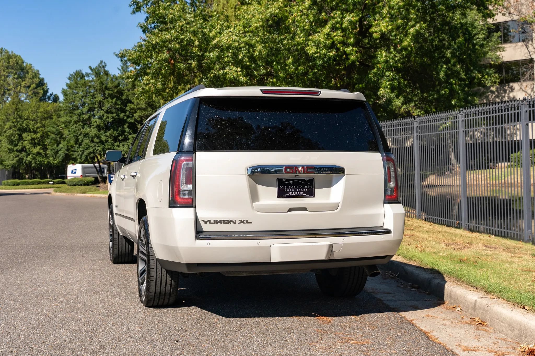 Used 2018 GMC Yukon XL Denali w/ Denali Ultimate Package AWD/4WD image 7