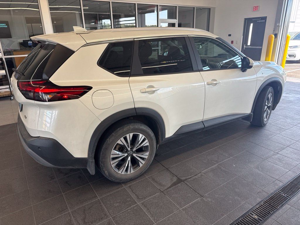 Used 2023 Nissan Rogue SV w/ SV Premium B Package FWD image 3