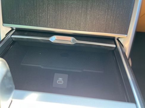 New 2025 Land Rover Range Rover SE image 25