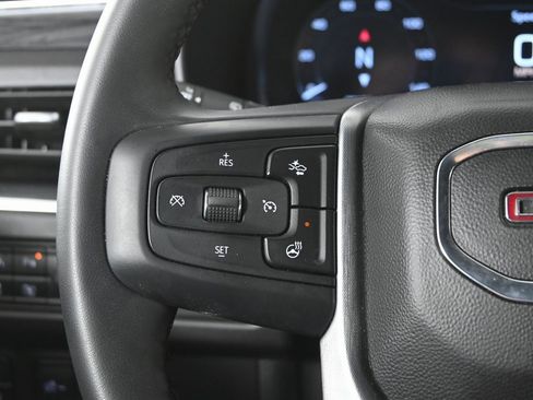 Used 2024 GMC Yukon SLT image 36