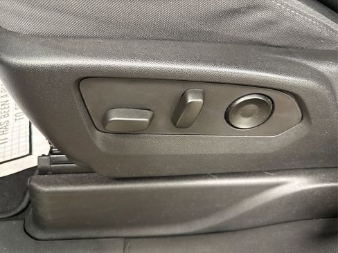 Used 2022 GMC Yukon SLE image 38