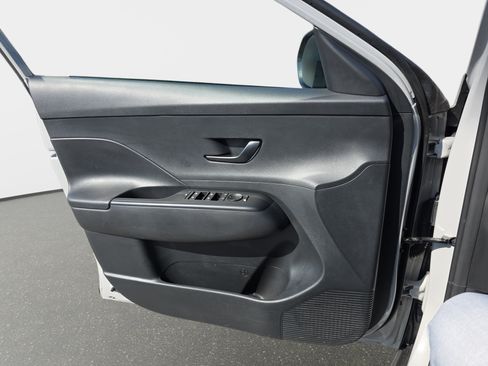 Used 2025 Hyundai Kona SEL FWD image 24