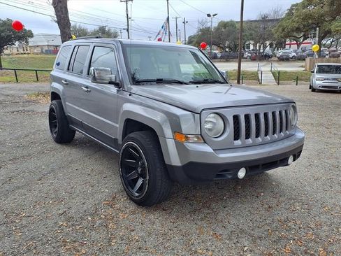 Used 2017 Jeep Patriot Latitude AWD/4WD image 1