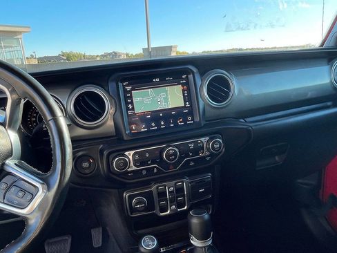 Used 2022 Jeep Gladiator Overland w/ Cold Weather Group image 14