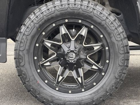 Used 2015 GMC Sierra 2500 Denali w/ Suspension Package, Off-Road AWD/4WD image 25