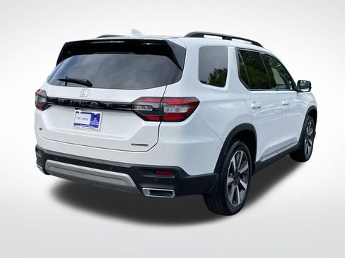 Certified 2025 Honda Pilot Touring image 6