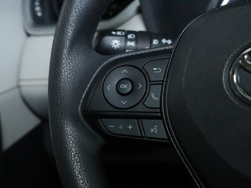 Used 2019 Toyota RAV4 XLE w/ Convenience Package FWD image 22