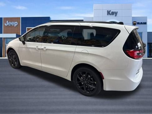 New 2026 Chrysler Pacifica Limited w/ S Appearance Package image 4