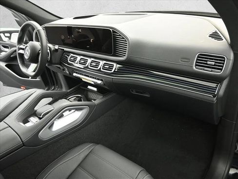 New 2026 Mercedes-Benz GLS 580 4MATIC image 30