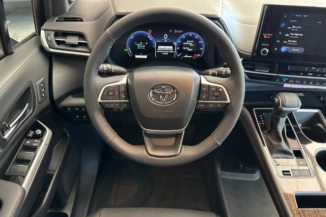 Used 2026 Toyota Sienna Limited FWD image 10