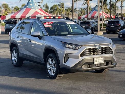 Used 2021 Toyota RAV4 LE AWD/4WD image 3