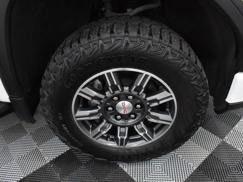Used 2024 GMC Sierra 1500 AT4 w/ Technology Package image 9