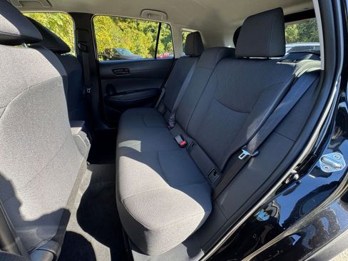 Used 2025 Toyota Corolla Cross LE image 32