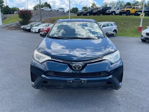 Used 2018 Toyota RAV4 LE image 3