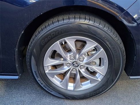 Used 2024 Toyota Sienna XLE image 12