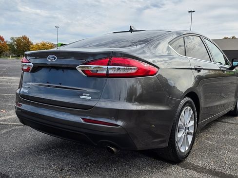 Used 2020 Ford Fusion SE image 36