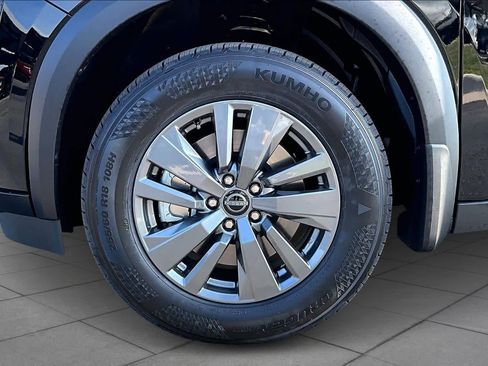 New 2025 Nissan Pathfinder SV image 11