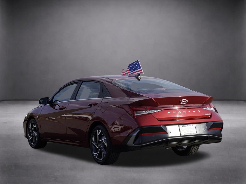 Used 2024 Hyundai Elantra Limited FWD image 7