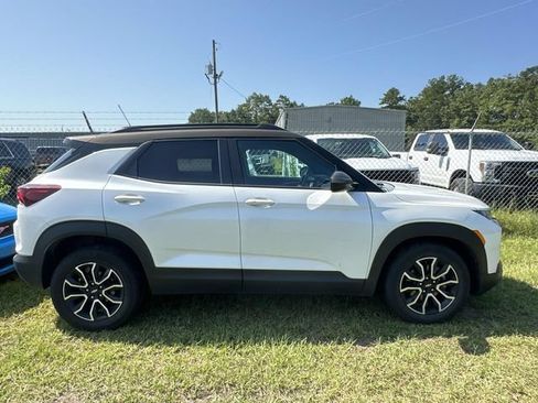 Used 2021 Chevrolet TrailBlazer ACTIV w/ Technology Package FWD image 16