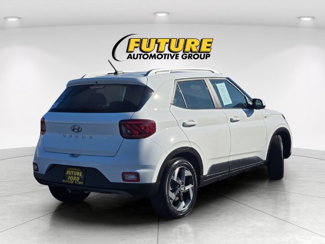 Used 2025 Hyundai Venue SEL FWD image 4