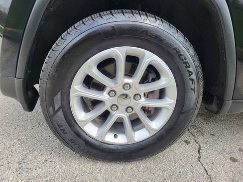 Used 2014 Jeep Grand Cherokee Laredo w/ 18" Wheel & 8.4" Radio Group AWD/4WD image 30