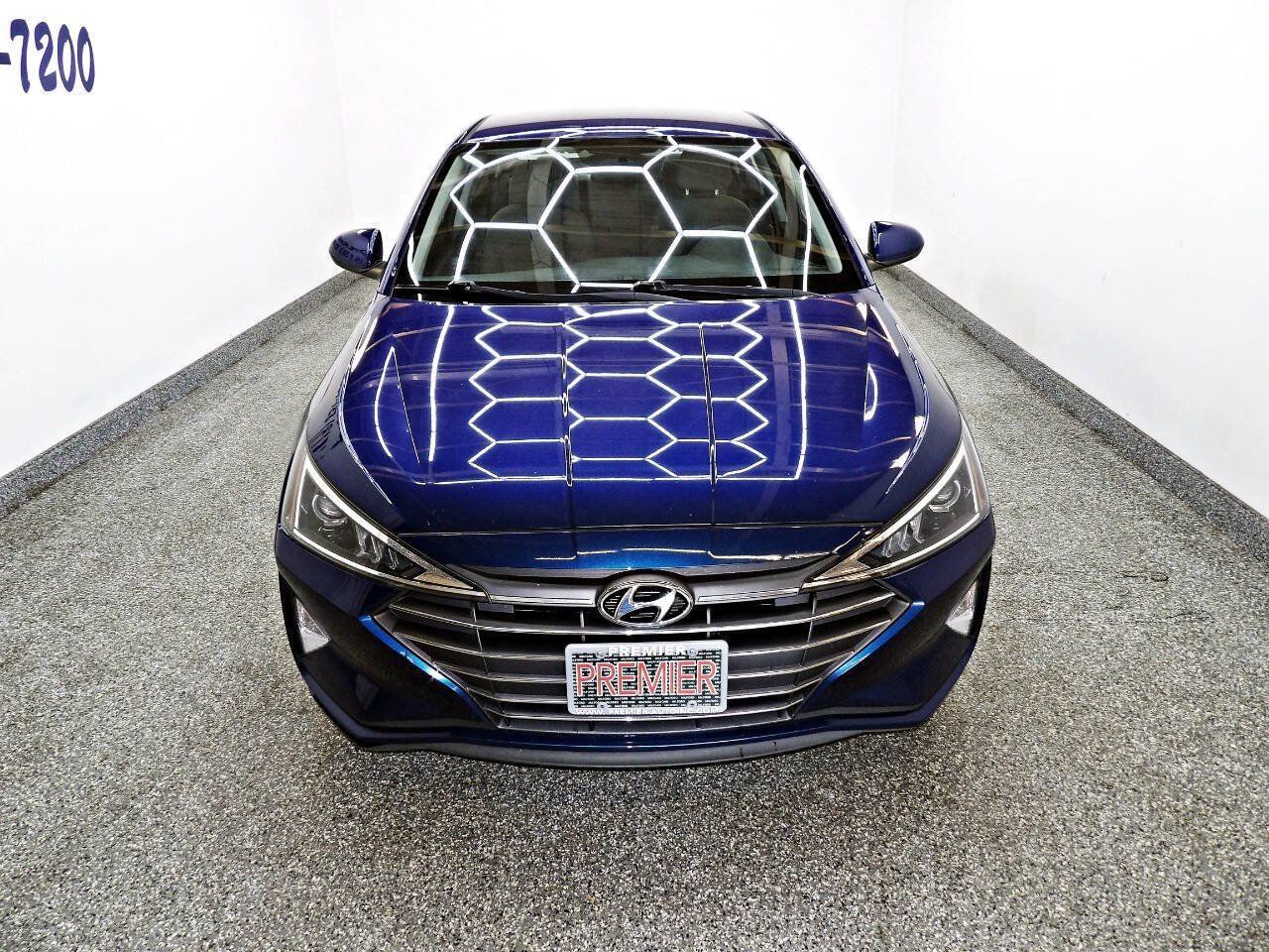 Used 2019 Hyundai Elantra SE FWD image 2
