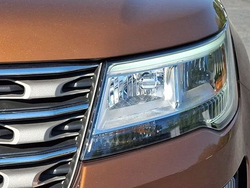 Used 2017 Ford Explorer XLT AWD/4WD image 12