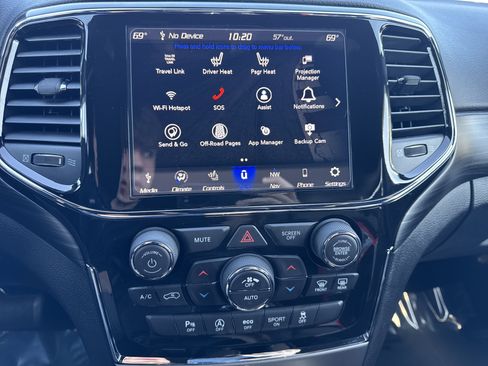 Used 2021 Jeep Grand Cherokee Laredo X image 20