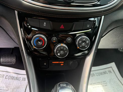 Used 2019 Chevrolet Trax Premier AWD/4WD image 25