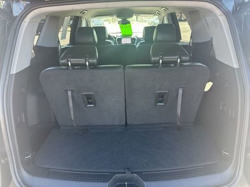 Used 2023 GMC Acadia SLT AWD/4WD image 5