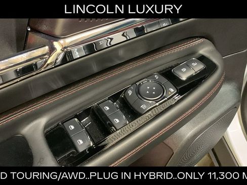 Used 2025 Lincoln Corsair Grand Touring w/ Towing Package AWD/4WD image 28