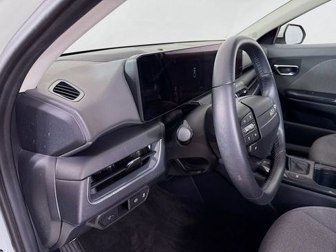 Used 2025 Kia K4 EX image 9