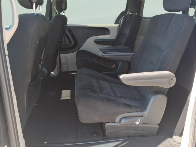 Used 2016 Dodge Grand Caravan SXT FWD image 16